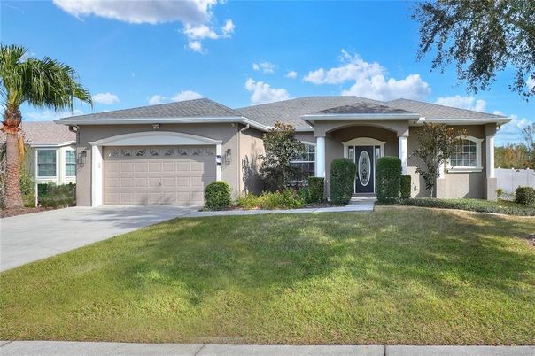 Attached, Exterior, Facade, Ranch