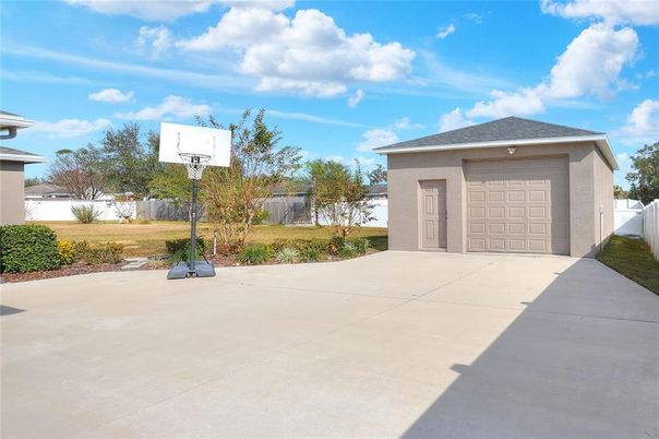 Detached Garage, Exterior