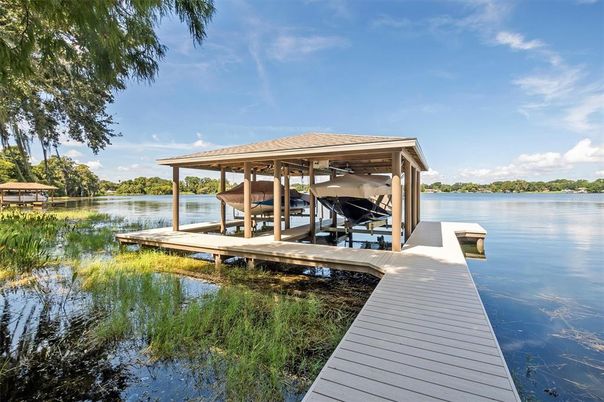 Exterior, Lake