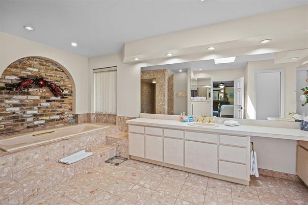Bathroom, Dual Sink Vanities, Interior, Recessed Lighting