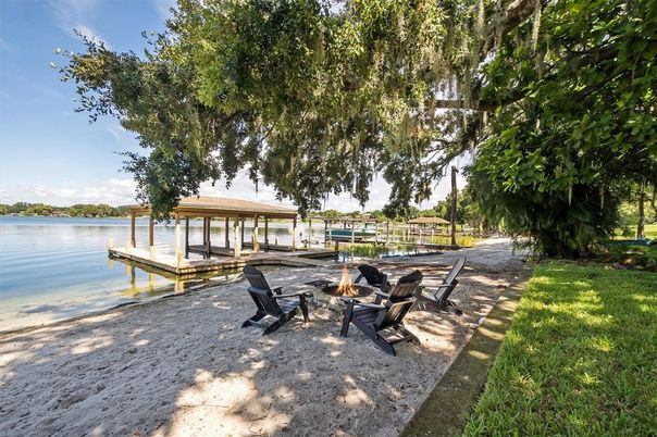 Exterior, Lake