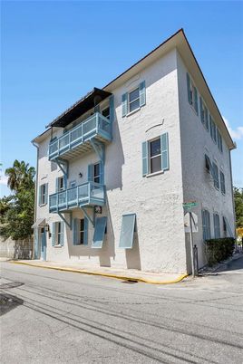 Exterior, Facade, Rowhouse
