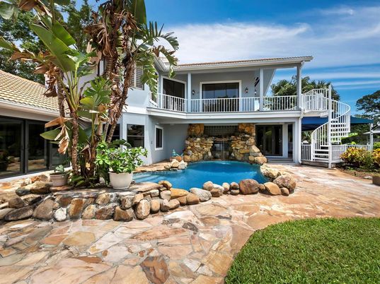 Exterior, Pool