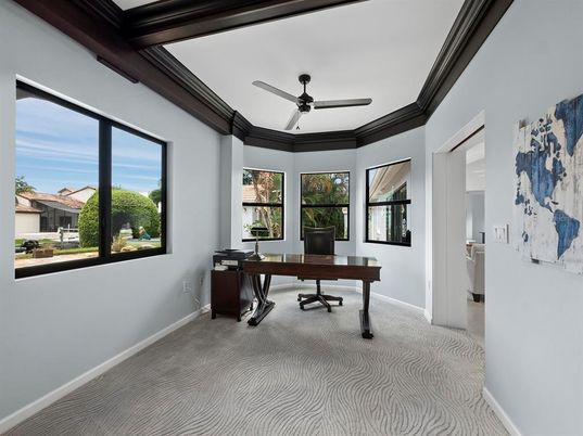 Home Office, Interior