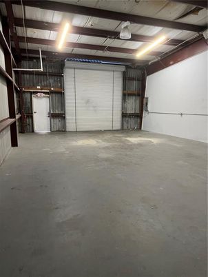 Garage, Interior, Wooden Beams