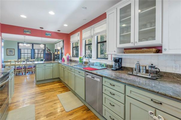 Dining room, Interior, Kitchen, Pendant Lights, Recessed Lighting, Wood Texture Flooring