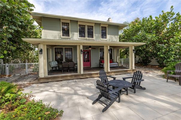 Exterior, Facade, American Foursquare
