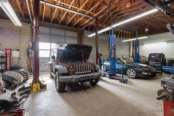 Garage, Interior