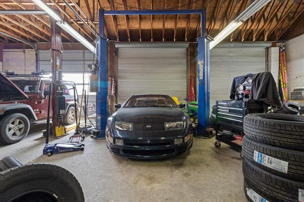 Garage, Interior