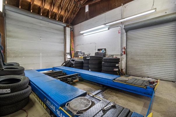 Garage, Interior