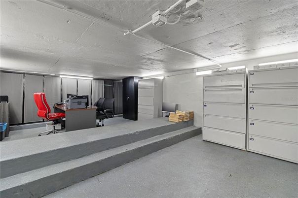 Home Office, Interior