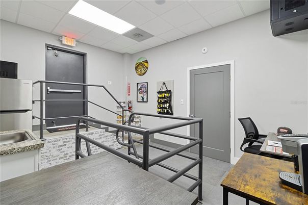 Home Office, Interior
