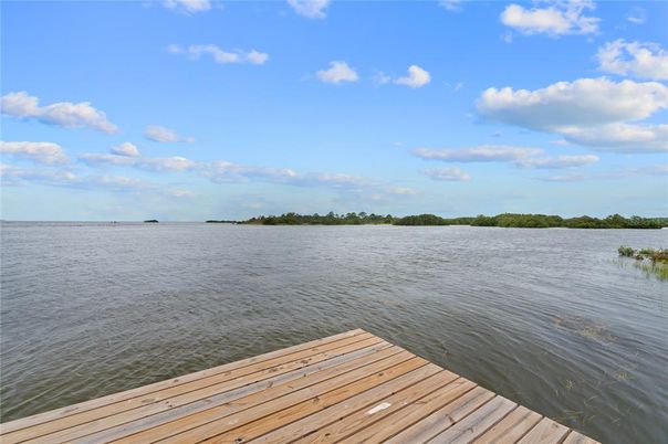 Exterior, Lake