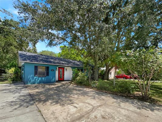 Exterior, Facade, Ranch