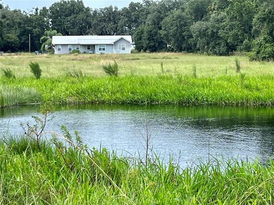 Exterior, Lake