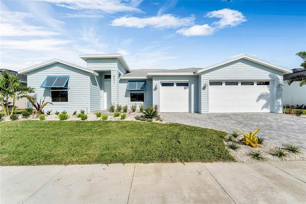 Attached, Exterior, Facade, Ranch