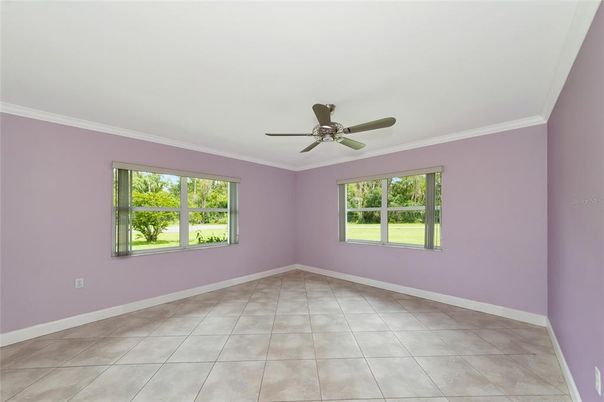 Empty room, Interior