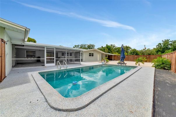Exterior, Pool