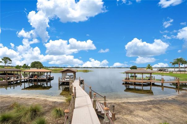 Exterior, Lake