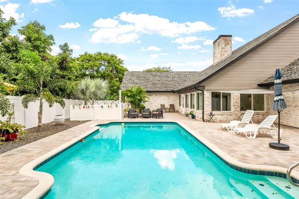 Exterior, Pool