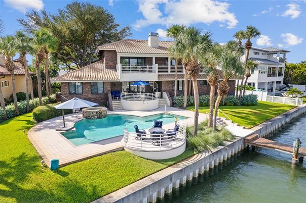 Exterior, Lake, Pool