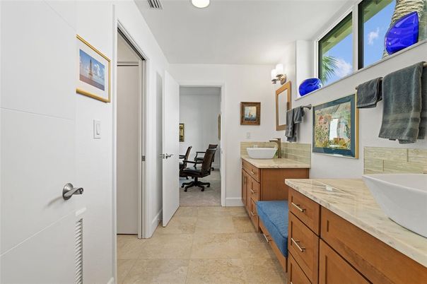 Bathroom, Dual Sink Vanities, Interior, Recessed Lighting