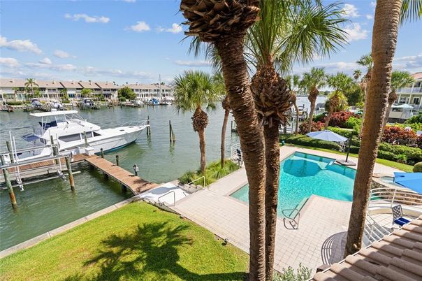 Exterior, Lake, Pool