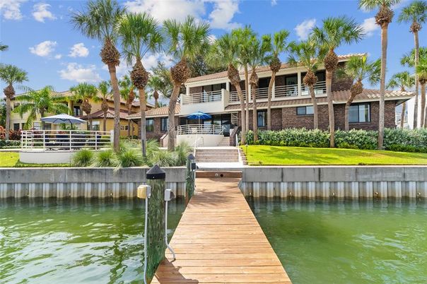 Exterior, Lake