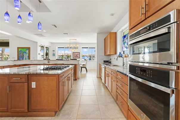 Dining room, Interior, Kitchen, Pendant Lights, Stainless Steel Appliances