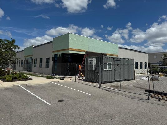 Exterior, Facade, Modern