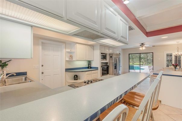 Chandelier, Dining room, Interior, Kitchen, Recessed Lighting, Stainless Steel Appliances