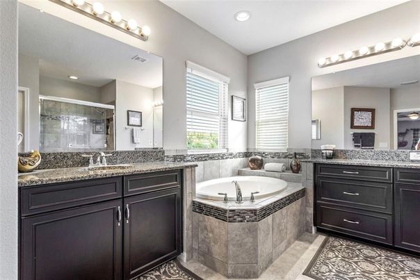 Bathroom, Dual Sink Vanities, Interior, Recessed Lighting