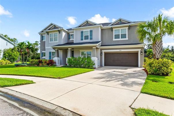 Attached, Exterior, Facade, American Craftsman