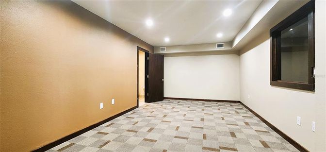 Empty room, Interior, Recessed Lighting