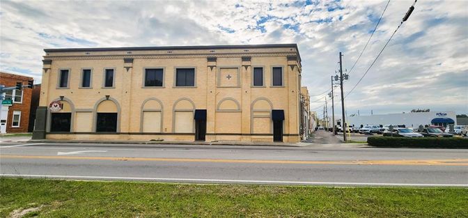 Exterior, Facade, Rowhouse