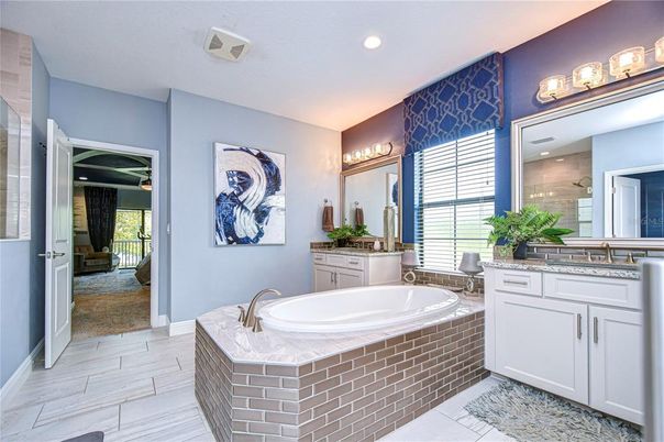 Bathroom, Dual Sink Vanities, Interior, Recessed Lighting