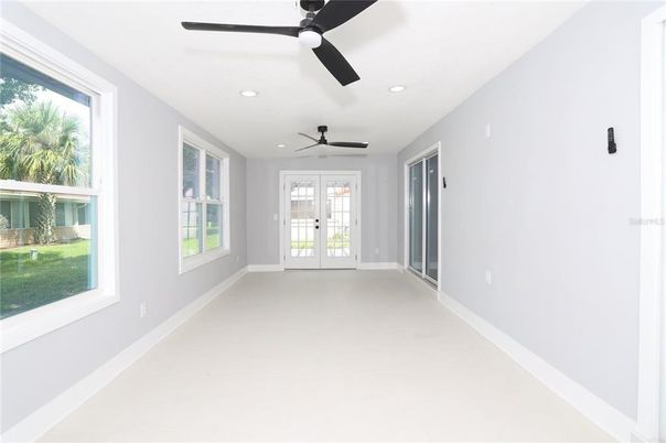 Empty room, Interior, Recessed Lighting