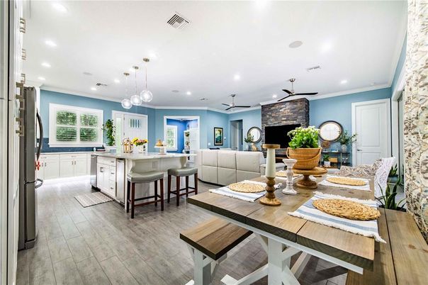 Dining room, Interior, Kitchen, Pendant Lights, Recessed Lighting, Wood Texture Flooring