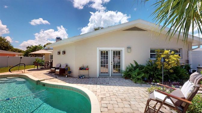 Exterior, Pool