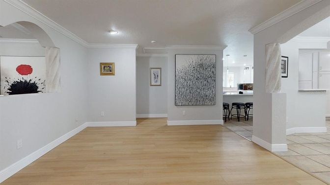 Interior, Recessed Lighting, Wood Texture Flooring