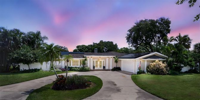 Backyard, Exterior, Facade, Ranch