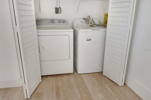Interior, Utility Closets, Washer, Wood Texture Flooring