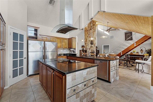 Dining room, Interior, Kitchen, Pendant Lights, Stainless Steel Appliances