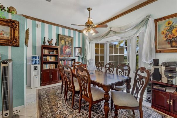Dining room, Interior