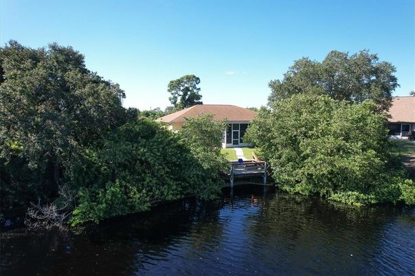 Exterior, Lake