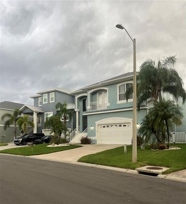 Attached, Exterior, Facade, Modern