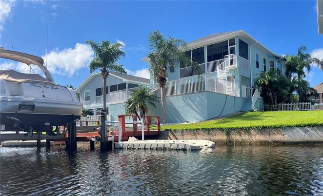 Exterior, Lake