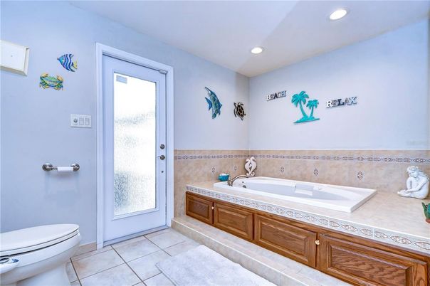 Bathroom, Interior, Recessed Lighting