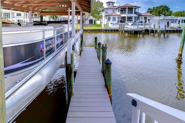 Exterior, Lake