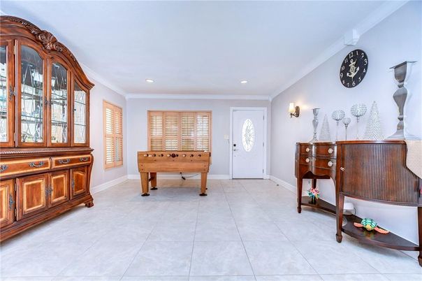 Game Room, Interior, Recessed Lighting